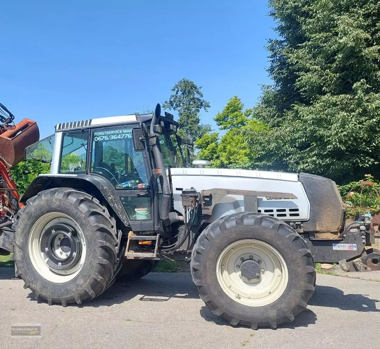 E-FARM: Valtra 8150 HiTech - Tracteur - id PB9DKXQ - 41 583 € - Année: 2000 - Lecture du nombre d'heure: 9 000,Puissance du moteur (chevaux): 125,Autriche