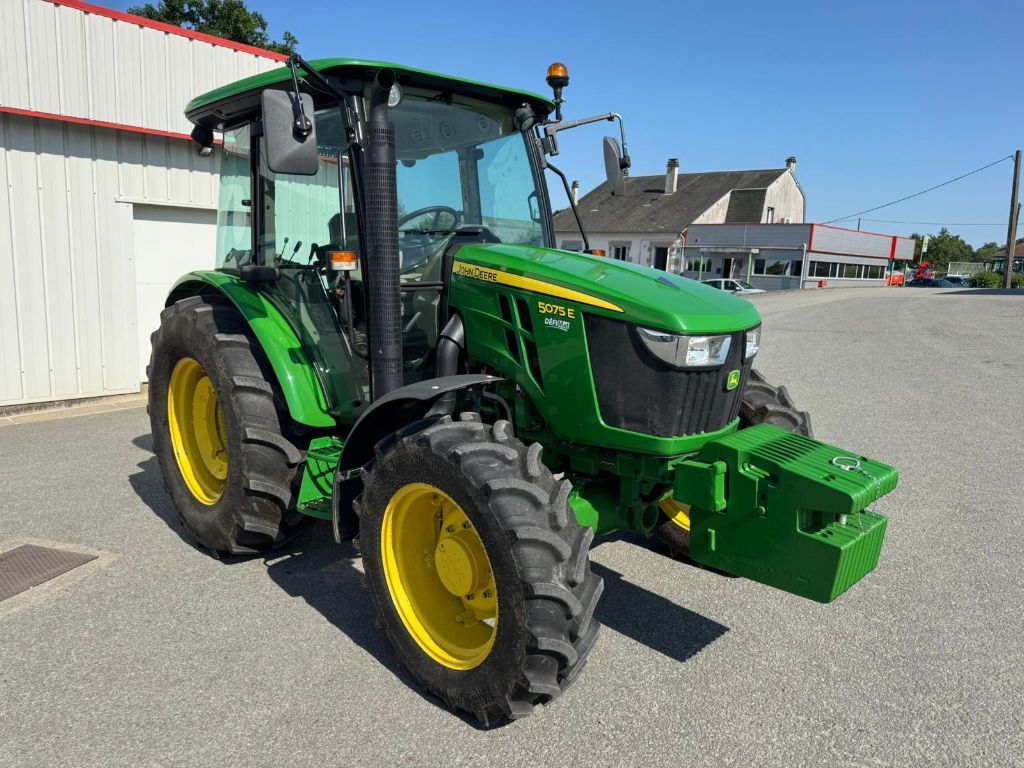 E-FARM: John Deere 5075E - Τρακτέρ - id XDEMUVD - 49.500 € - Χρονία: 2024 - Μετρητής ωρών: 350,Ισχύς κινητήρα: 75,Γαλλία