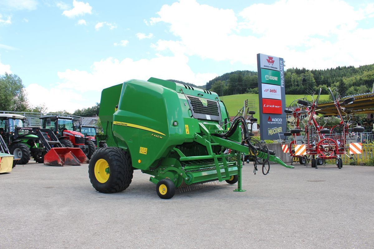 E-FARM: John Deere F440M - Πρέσσα - id GRZQEHZ - 30.750 € - Χρονία: 2015 - Αυστρία