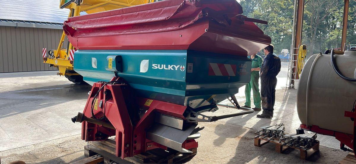 E-FARM: sulky x40 econov - Fertiliser spreader - id NIP1JN8 - €8,800 - Year of construction: 2014 - France