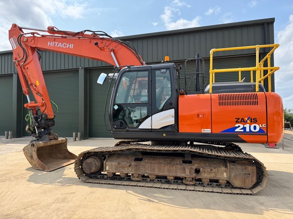 Hitachi zx 210 lc-6 Koparka gąsienicowa 81 493 €