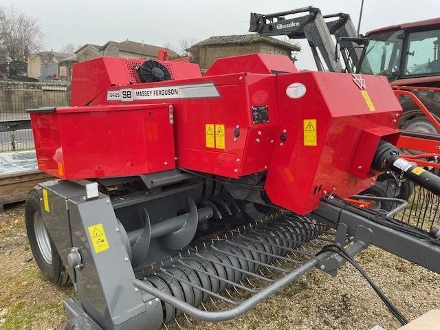 E-FARM: Massey Ferguson 1842s - Baler - id AHWAZCC - €35,000 - Year of construction: 2024 - Total number of bales produced: 8,000,France