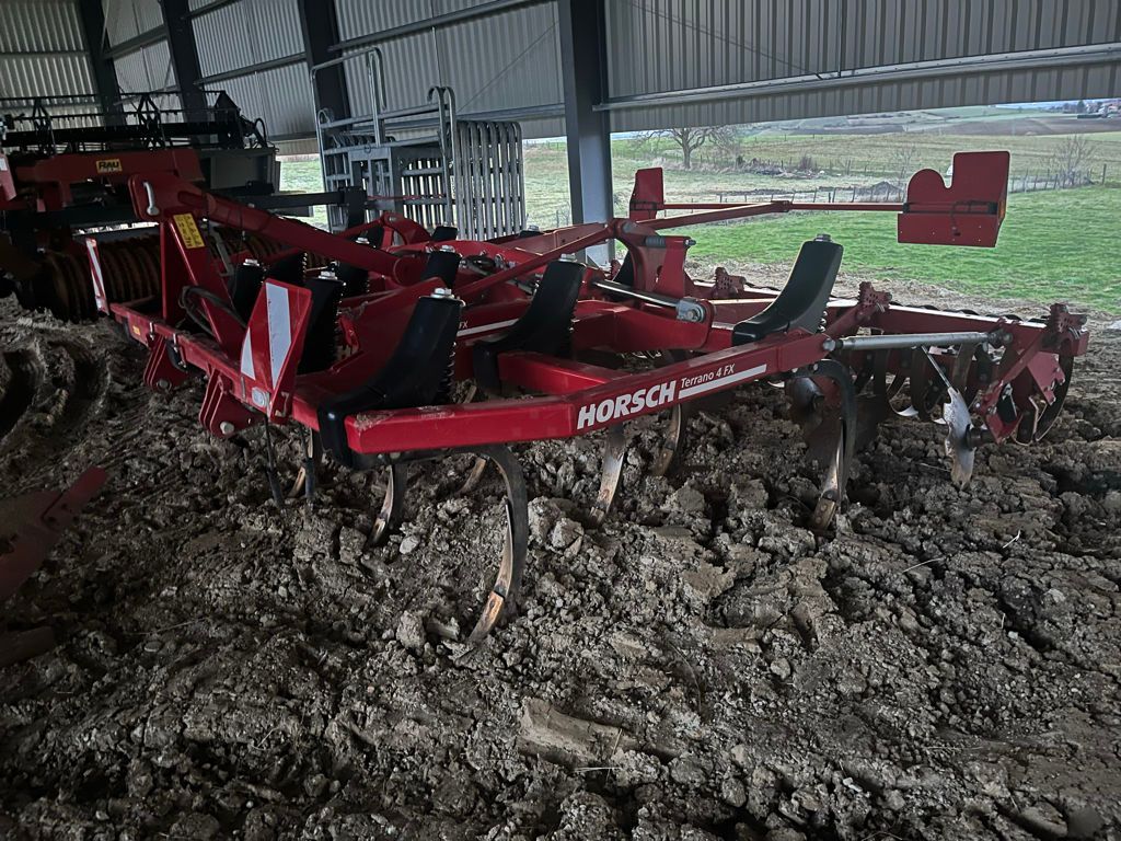HORSCH Terrano 4 FX Cultivateur
