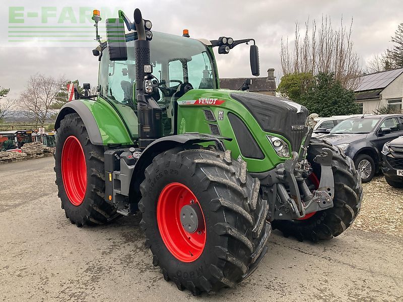 Fendt 724 Vario Profi Plus Traktor 148 285 €