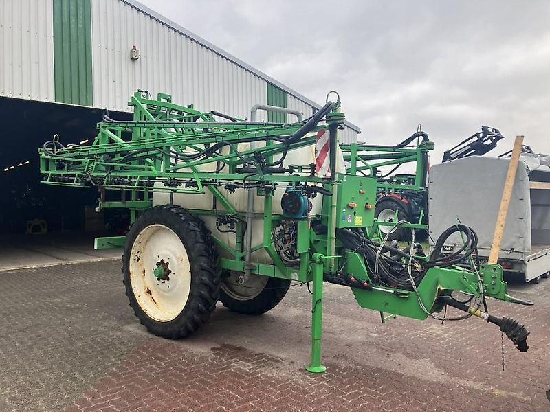 E-FARM: CHD d3627 - Pflanzenschutzspritze - id 2UQEVFF - 8.100 € - Baujahr: 2005 - Deutschland