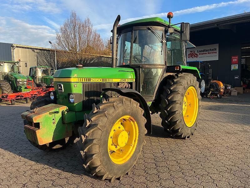 E-FARM: John Deere 2850 as - Traktor - id E72BBAF - 17.500 € - Baujahr: 1988 - Abgelesene Motorstunden: 11.300,Motorleistung (PS): 86,Deutschland