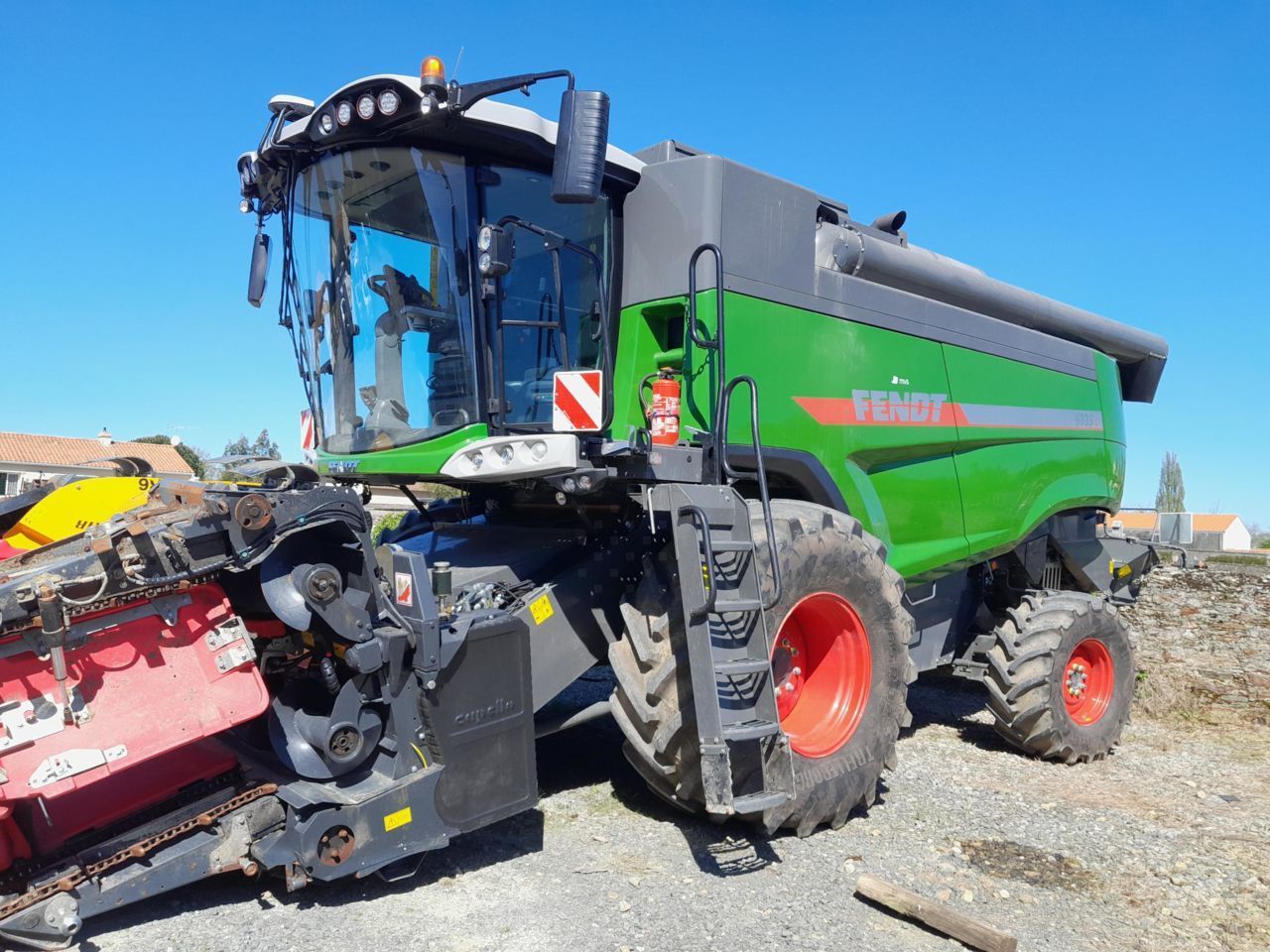 E-FARM: Fendt 6335 C - Cosechadora - id MVXQMJA - Año: 2024 - Horas: 120,Francia