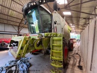 E-FARM: Claas Lexion 670 Montana - Moissoneuse-batteuse - id VYJYSFG - Année: 2020 - Lecture du nombre d'heure: 550,France