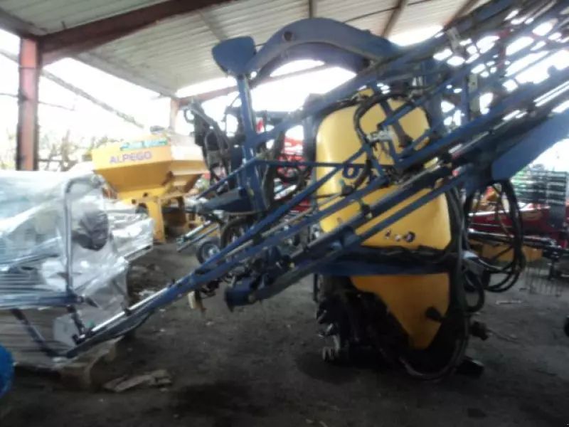 E-FARM: Caruelle olympia 820 - Pflanzenschutzspritze - id WCSSY47 - 7.500 € - Baujahr: 2015 - Frankreich