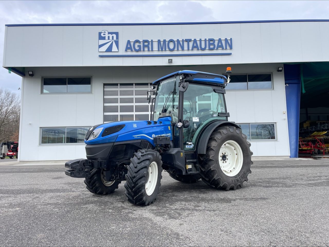 New Holland T4.100 F Tractor €59,500
