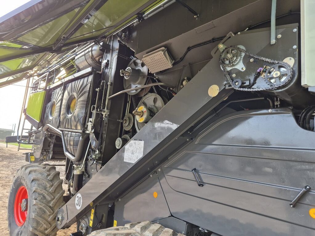 Claas Lexion 6700 Terra Trac Combine harvester €239,000