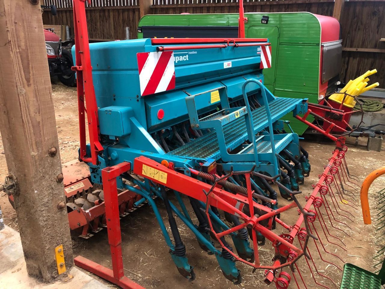 E-FARM: Kuhn HRB 302 D - Drilling machine combination - id TSMXHLR - €4,500 - Year of construction: 1999 - France