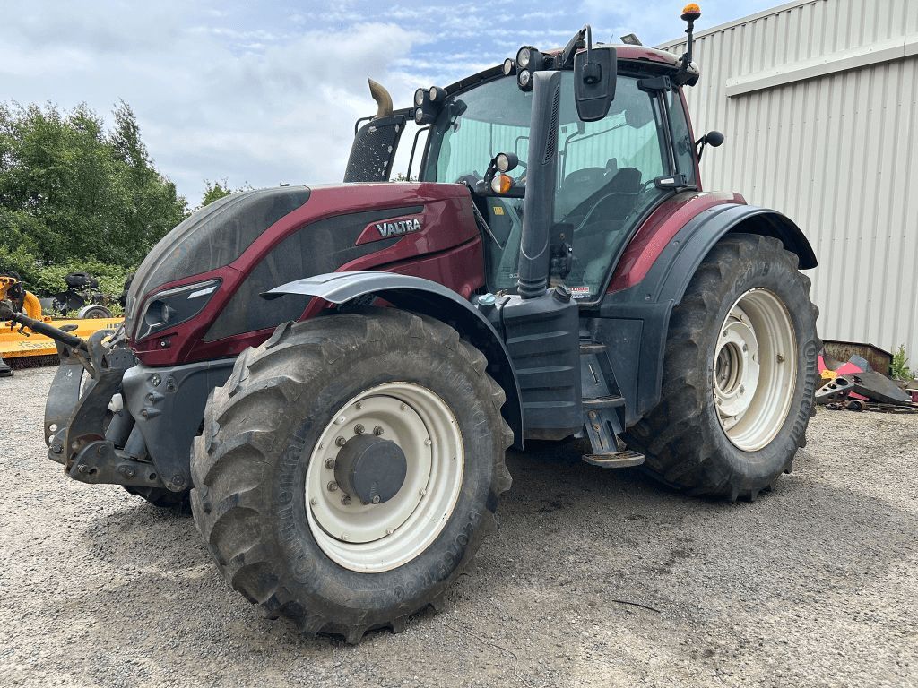 E-FARM: Valtra T214 - Tracteur - id AFIEMAI - 85 000 € - Année: 2019 - Lecture du nombre d'heure: 4 200,Puissance du moteur (chevaux): 220,France