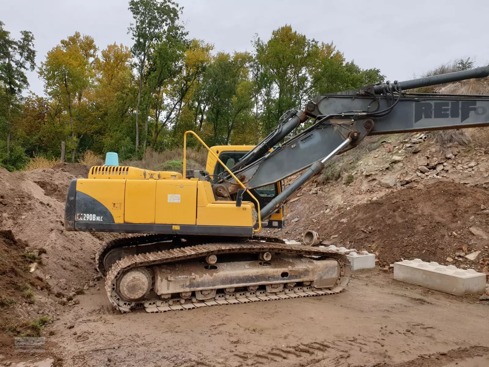 E-FARM: VOLVO ec290b nlc - Excavadora - id CYH6FLA - Año: 2004 - Potencia del motor: 208,Alemania