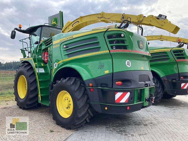E-FARM: John Deere 8500 - Self propelled forage harvester - id DKXUG8A - Year of construction: 2022 - Engine hours: 732,Germany