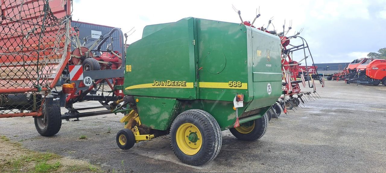 E-FARM: John Deere 568 - Presă de balotat - id VYX4SL4 - 11.900 EUR - Anul: 2005 - Numărul total de baloți produși: 14.000,Franța