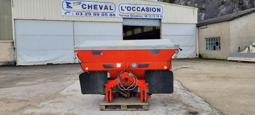 E-FARM: Kuhn axis 40.1w - Fertiliser spreader - id 5IFJGHI - €9,500 - Year of construction: 2008 - France