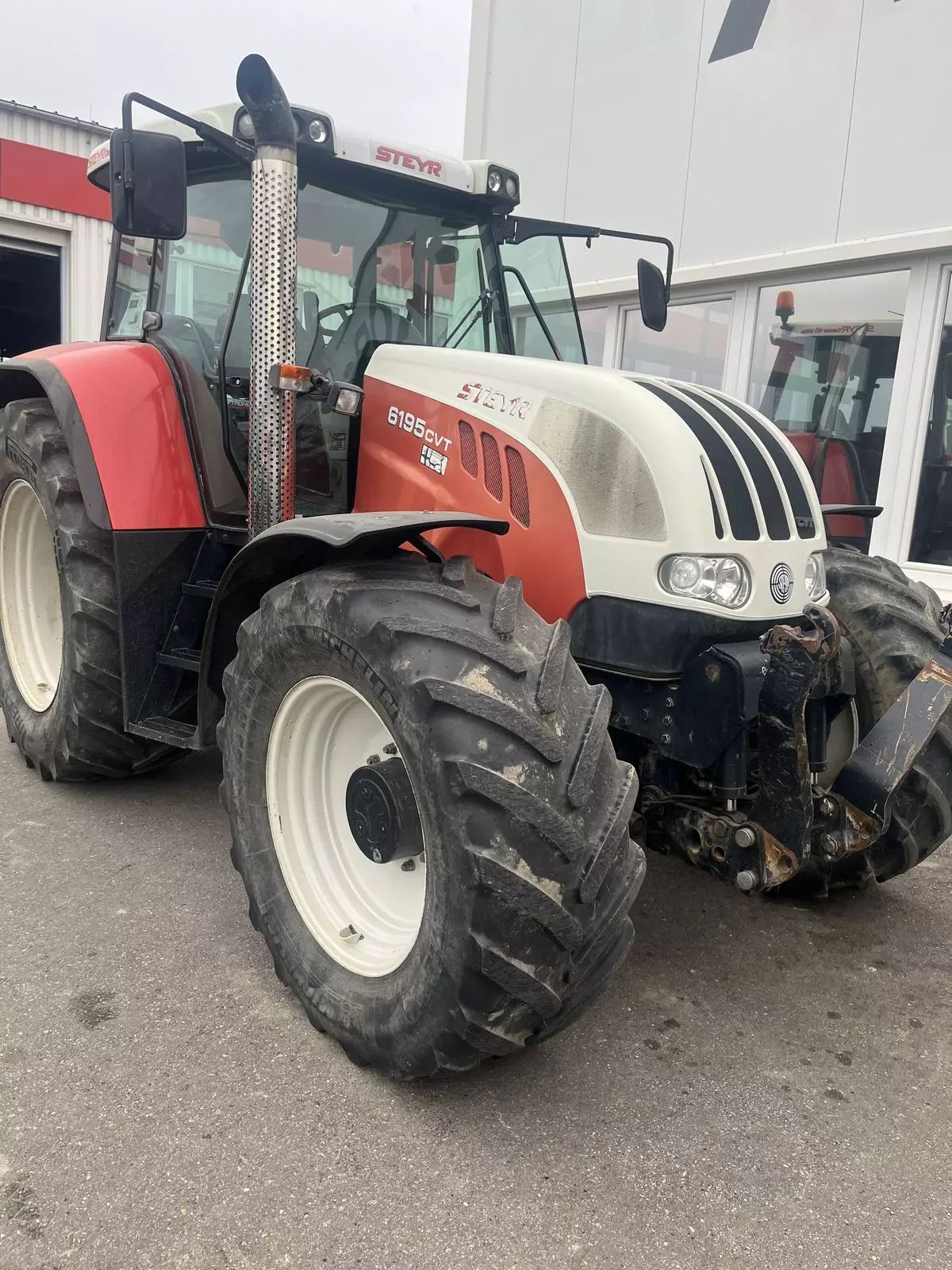 E-FARM: Steyr CVT 6195 - Traktor - id V2ETDHC - 51.667 € - Baujahr: 2006 - Abgelesene Motorstunden: 9.900,Motorleistung (PS): 196,Österreich