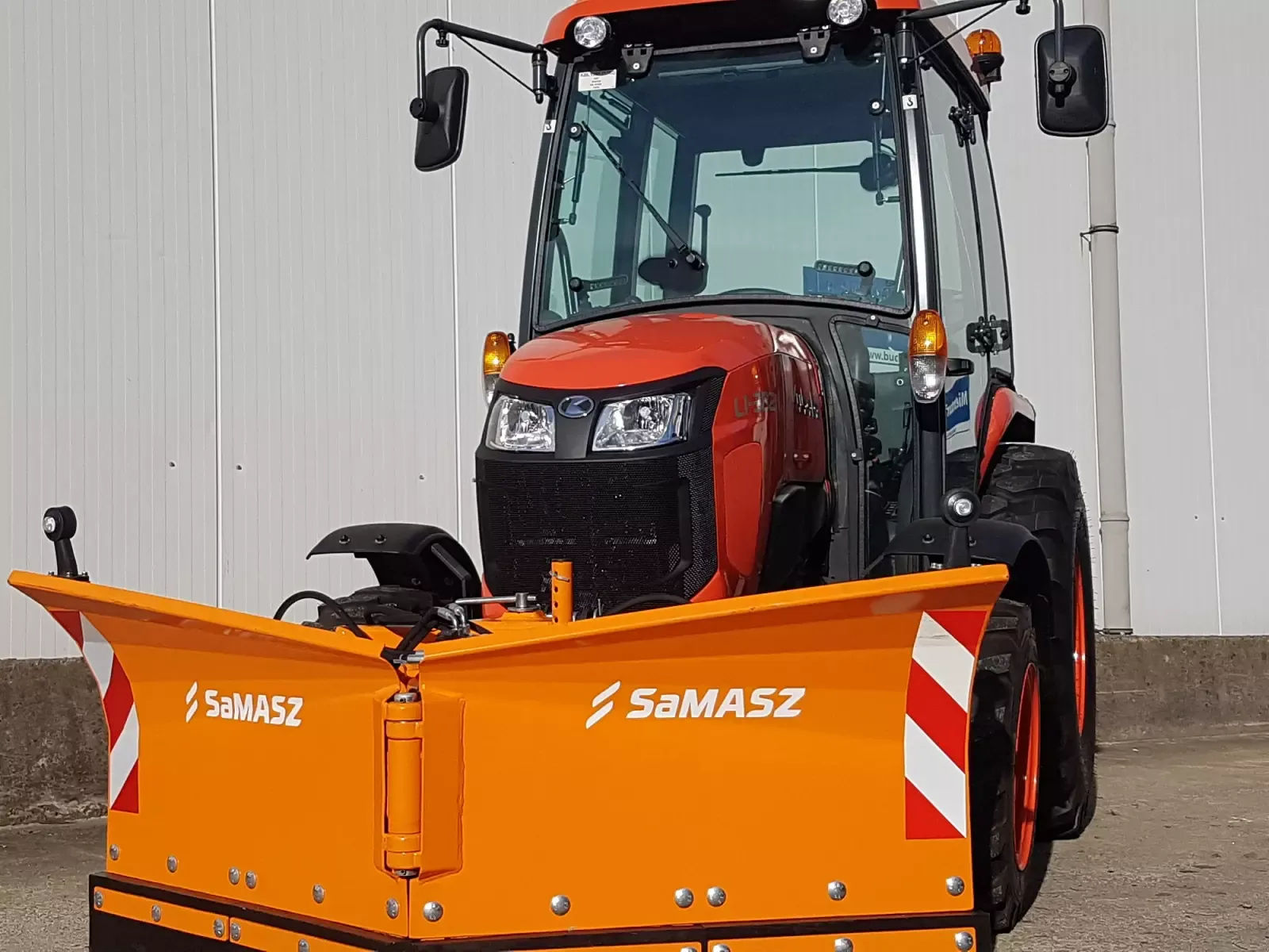 E-FARM: Kubota l1-382 winterdienstpaket - Tractor - id K3TKNUL - €35,800 - Year of construction: 2024 - Engine hours: 2,Engine power (HP): 38,Germany