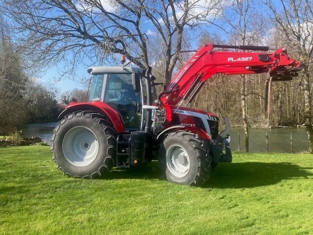 E-FARM: Massey Ferguson 6S.135 - Traktor - id RKNYMBQ - 104 000 € - Rok produkcji: 2023 - Motogodziny: 500,Moc silnika: 135,Francja