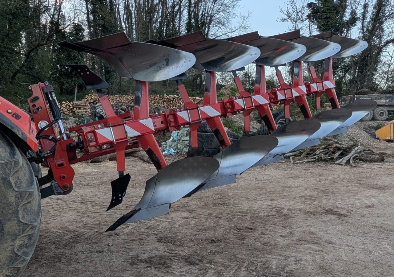 GREGOIRE BESSON 5 corps + 1 Charrue 10 000 €
