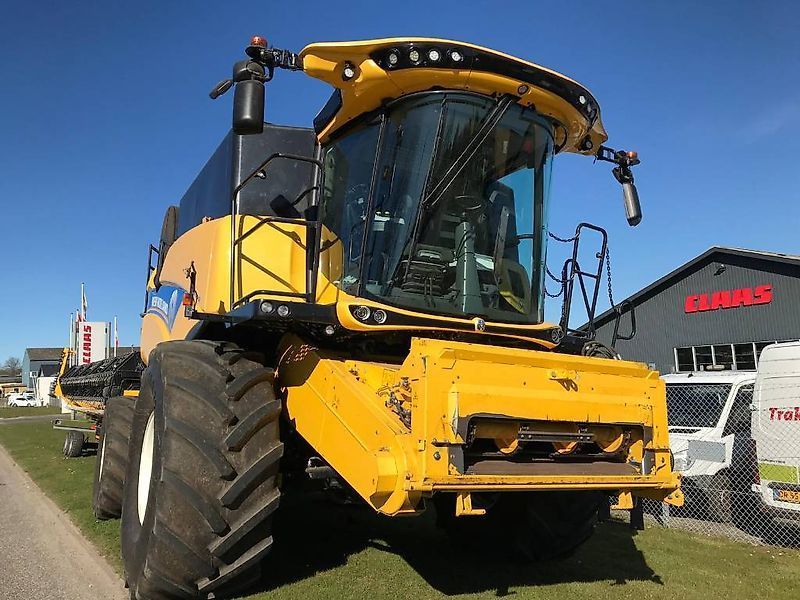 New Holland CX 8.90 Moissonneuse-batteuse 260 994 €
