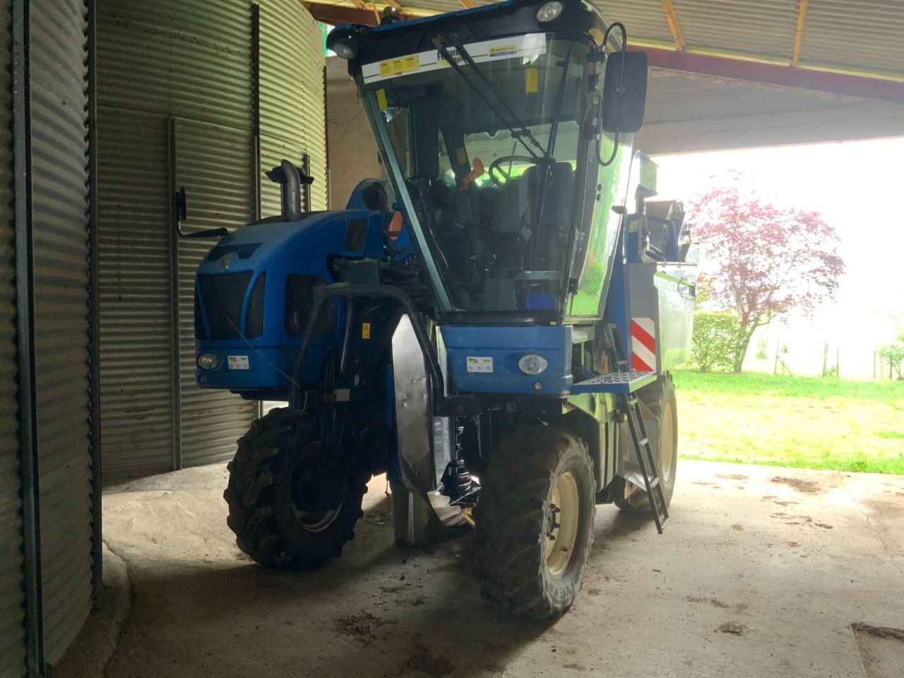 E-FARM: New Holland T6050 - Traubenernter - id TBSTPBF - 55.000 € - Baujahr: 2009 - Frankreich