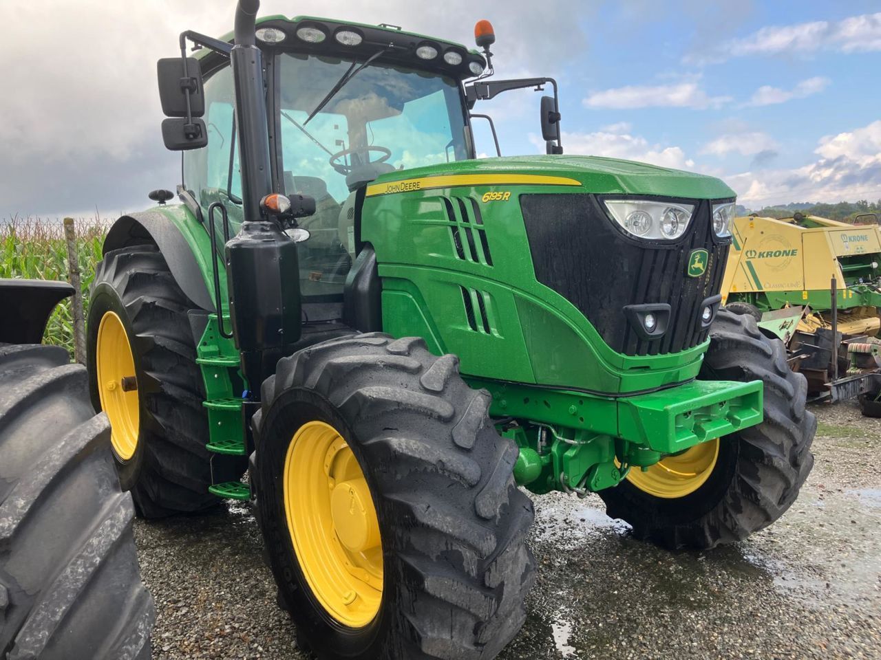 E-FARM: John Deere 6195 R - Tractor - id SEWPHYG - €60,000 - Year of construction: 2019 - Engine hours: 6,565,Engine power (HP): 195,France