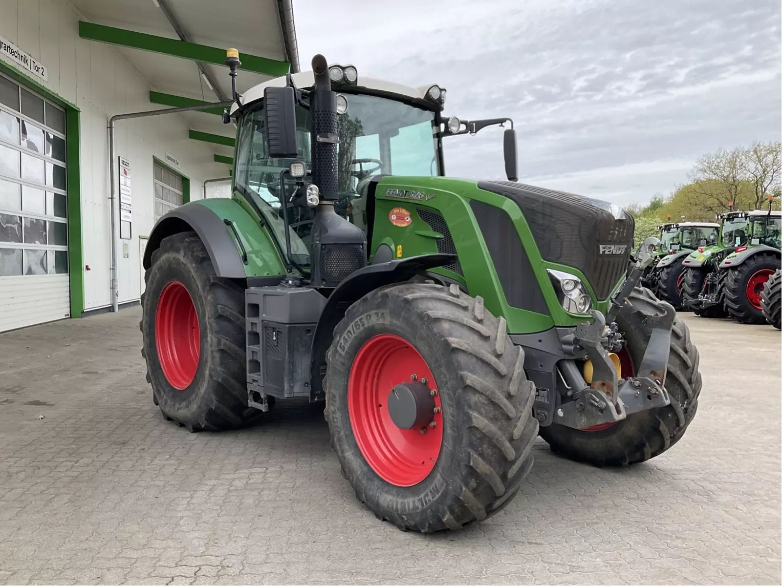 Fendt 826 Vario Profi+ Tractor €109,000