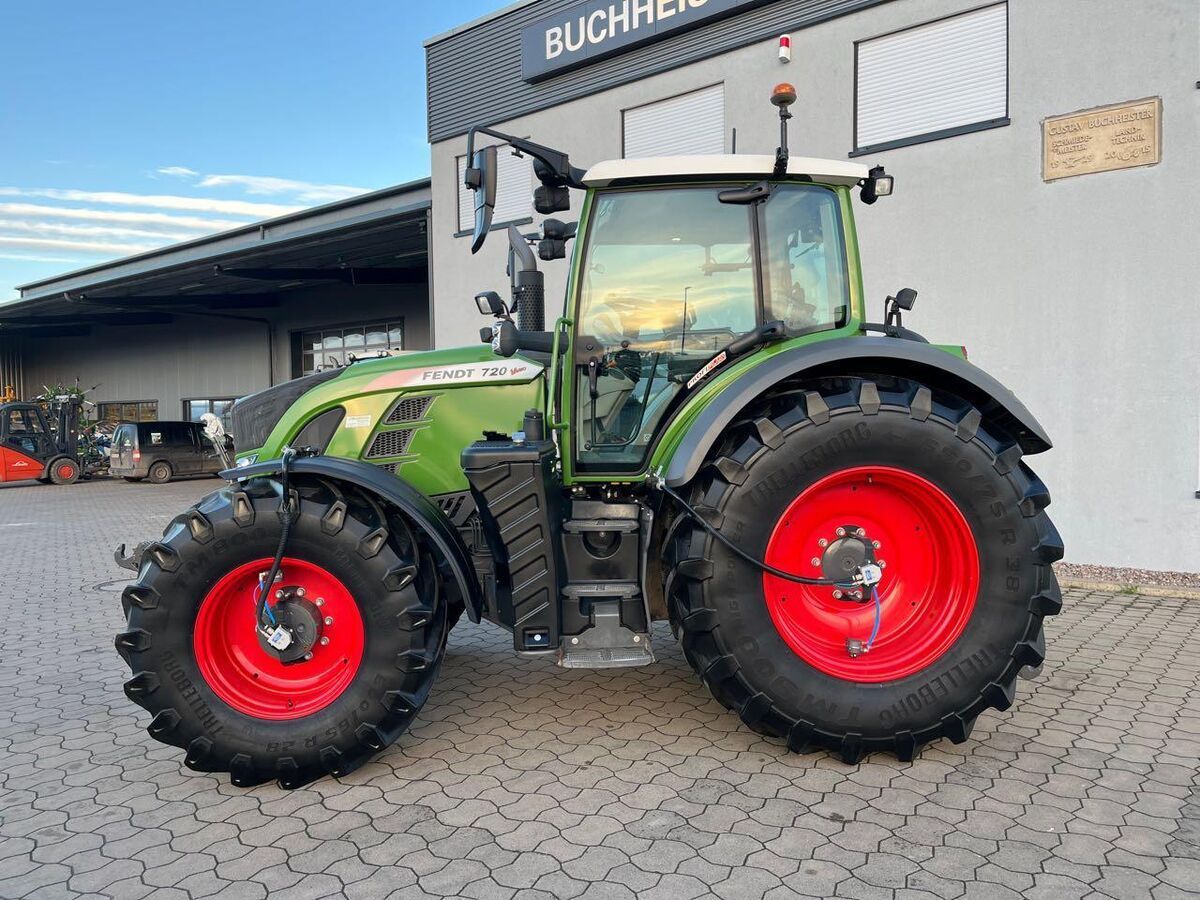 E-FARM: Fendt 720 Vario ProfiPlus - Tractor - id MADMNSI - €129,000 - Year of construction: 2019 - Engine hours: 3,962,Engine power (HP): 200,Germany
