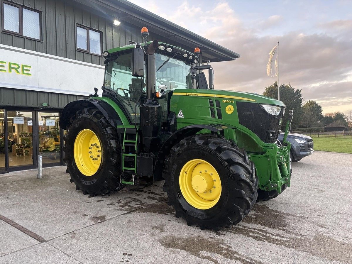 John Deere 6250 R Tractor 109.070 EUR