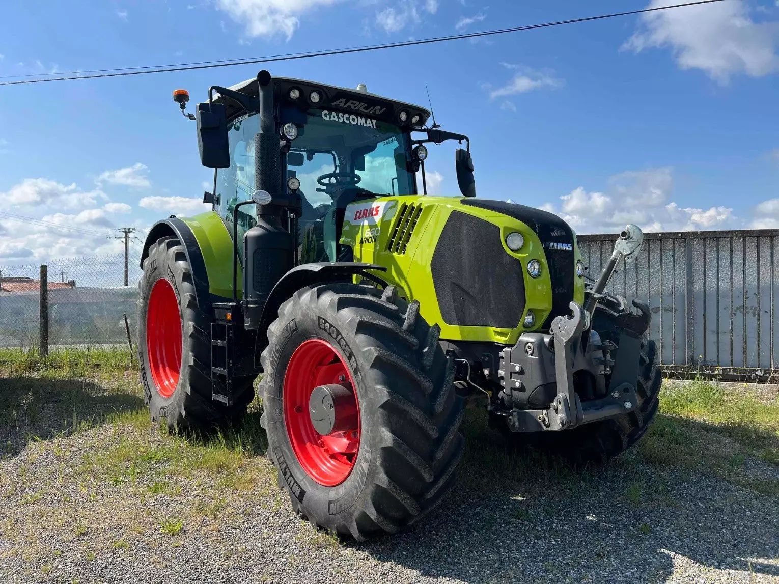 E-FARM: Claas Trion 660 - Tracteur - id 6XUJSTN - Année: 2023 - Lecture du nombre d'heure: 747,Puissance du moteur (chevaux): 205,France