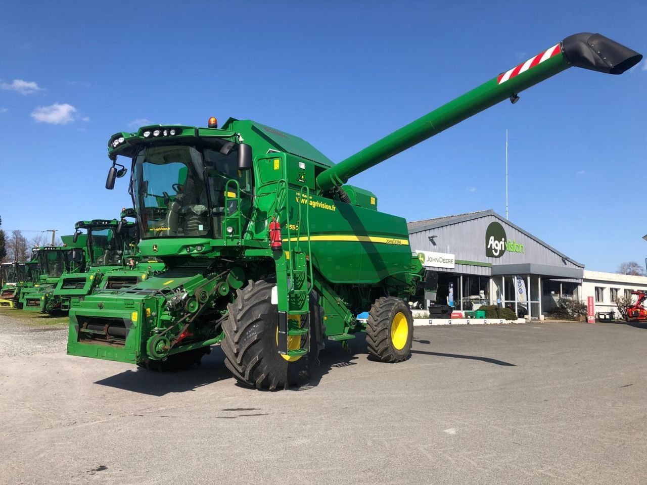 E-FARM: John Deere T550 - Moissoneuse-batteuse - id 7DSYK2Q - Année: 2022 - Lecture du nombre d'heure: 730,France