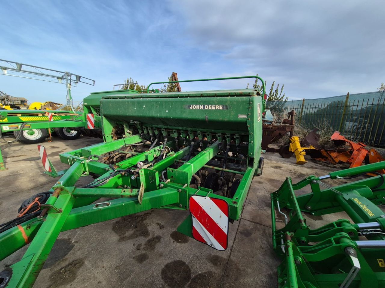 E-FARM: John Deere 7520 - Direct Drill - id EUMX5T4 - Year of construction: 2000 - Italy