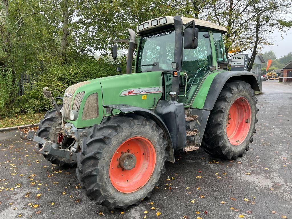 E-FARM: Fendt 714 Vario - Tractor - id EW7GK7H - 37.725 € - Año: 2001 - Horas: 9221,Reino Unido