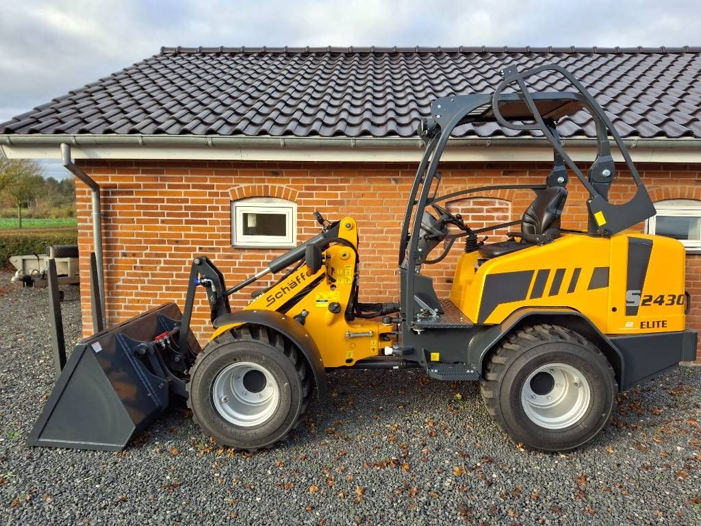 Schäffer 2430 Wheel loader €41,460