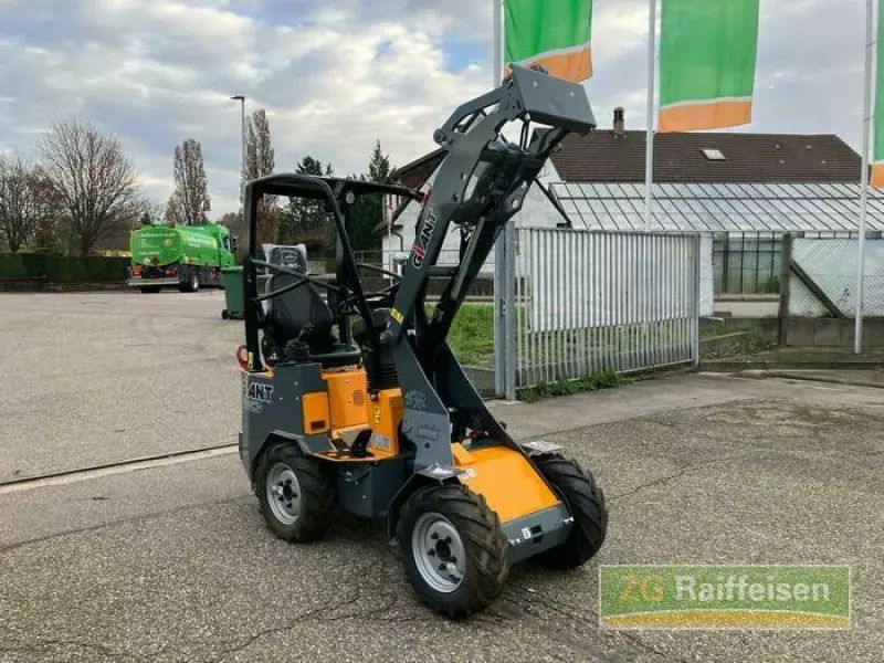 E-FARM: Giant g1200 - Cargador de ruedas - id SBPUJET - 25.900 € - Año: 2023 - Horas: 2,Potencia del motor: 25,Alemania
