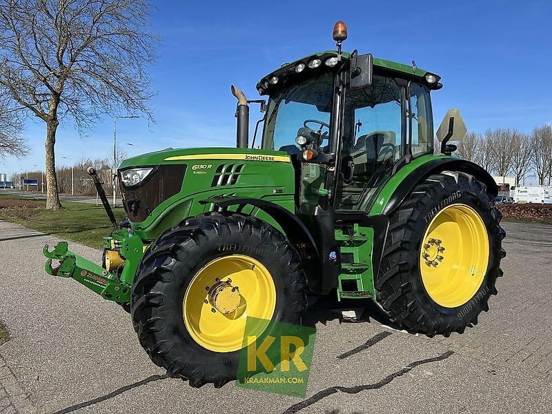 John Deere 6130 R Trattore