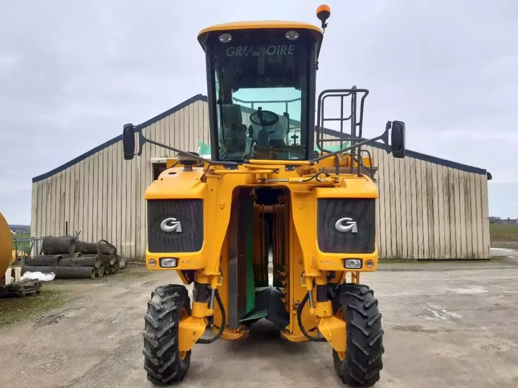 E-FARM: GREGOIRE BESSON g6-210 - Grape harvester - id BLRCEFL - €100,000 - Year of construction: 2014 - France