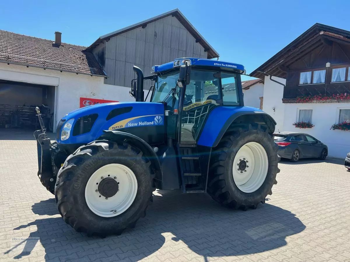 E-FARM: New Holland TVT135 - Tractor - id JPLZJGD - €38,655 - Year of construction: 2004 - Engine hours: 7,700,Engine power (HP): 137,Germany