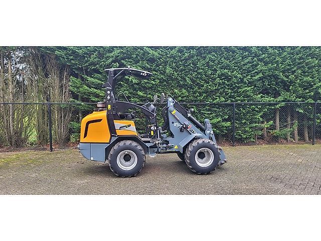 Giant g2500 hd Погрузчик с бортовым поворотом 36 950 €