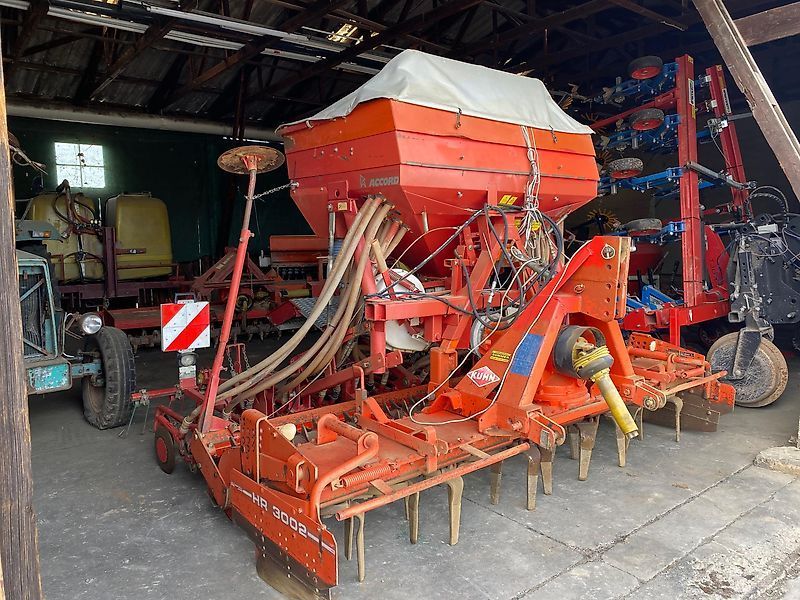 Kverneland accord + kuhn 3002 Σπάρτικη μηχανή 7.500 €