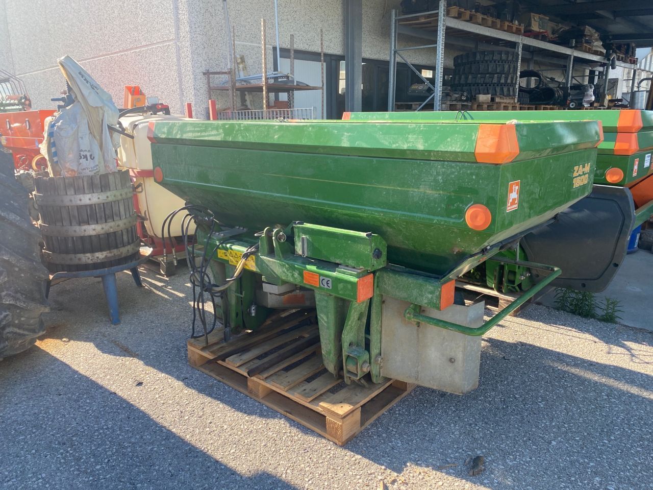 E-FARM: Amazone zam profis 1500 - Epandeur d'engrais - id JL3HNP6 - Année: 2006 - Italie