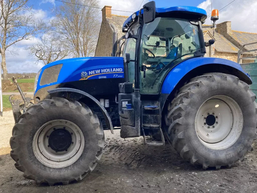 E-FARM: New Holland T7.200 - Tracteur - id TCKJ5VR - 69 000 € - Année: 2015 - Lecture du nombre d'heure: 3 066,Puissance du moteur (chevaux): 169,France