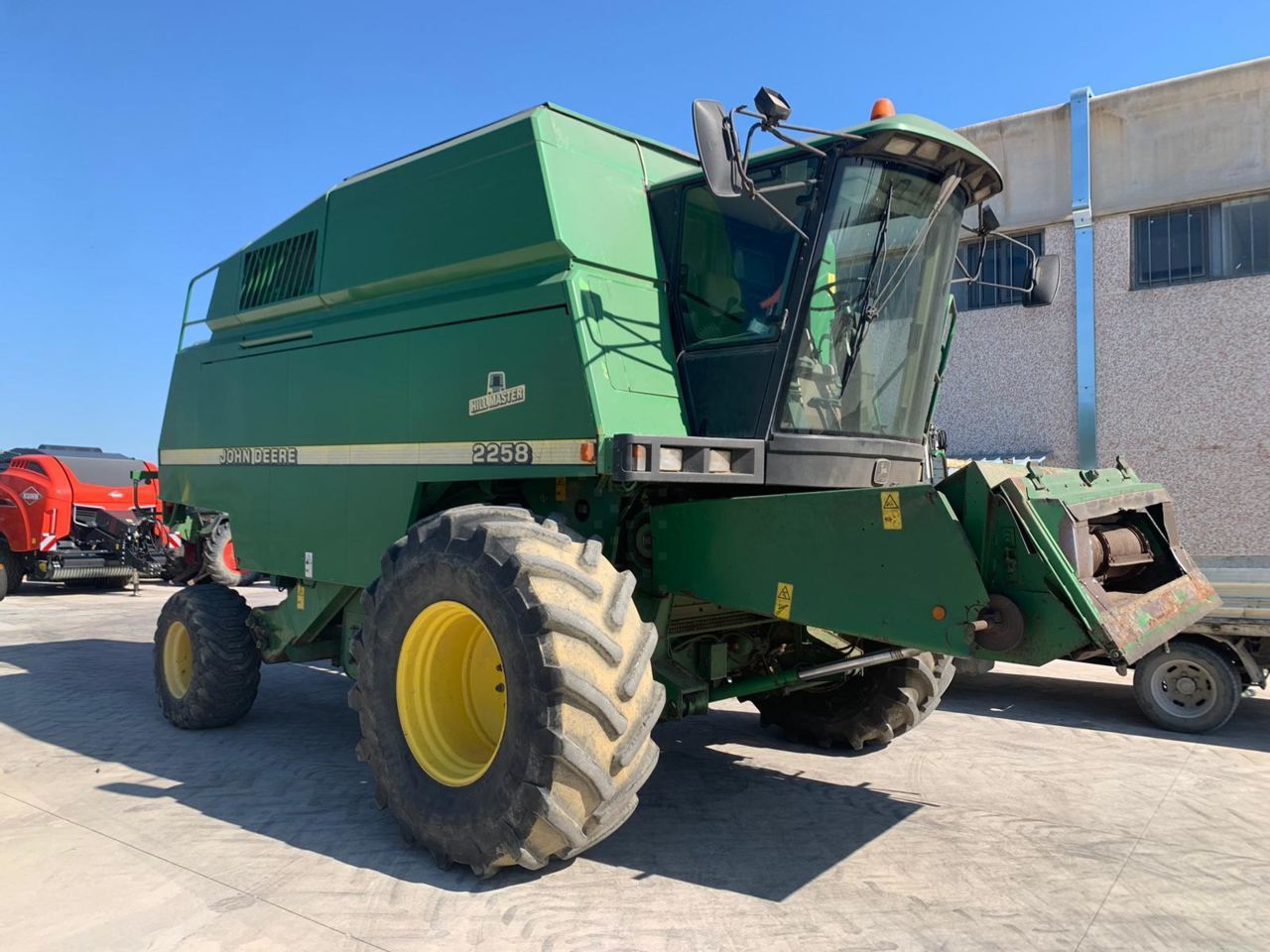 E-FARM: John Deere 2258 - Mähdrescher - id RZC48SQ - Baujahr: 2001 - Abgelesene Motorstunden: 4.220,Italien
