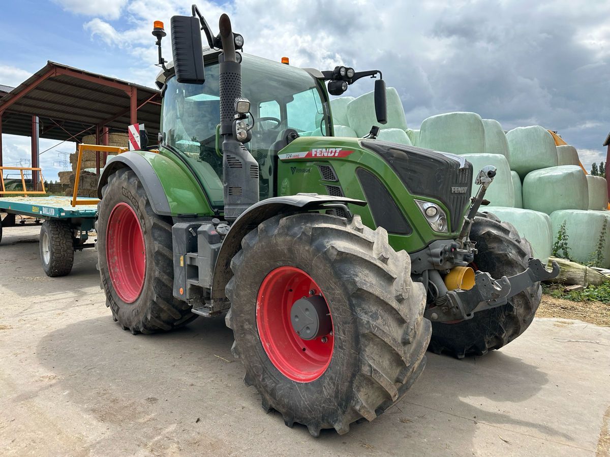 E-FARM: Fendt 724 Vario ProfiPlus - Traktor - id BPJZQQA - 172.000 € - Produktionsår: 2023 - Motortimer: 3.200,Motoreffekt (HP): 240,Frankrig