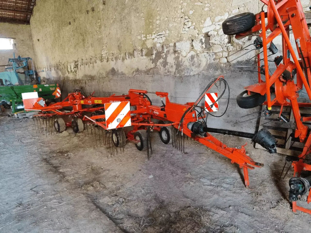 E-FARM: Kuhn GA 6002 - Zgrabiarka pokosowa - id T2LMTKF - 11 000 € - Rok produkcji: 2012 - Francja