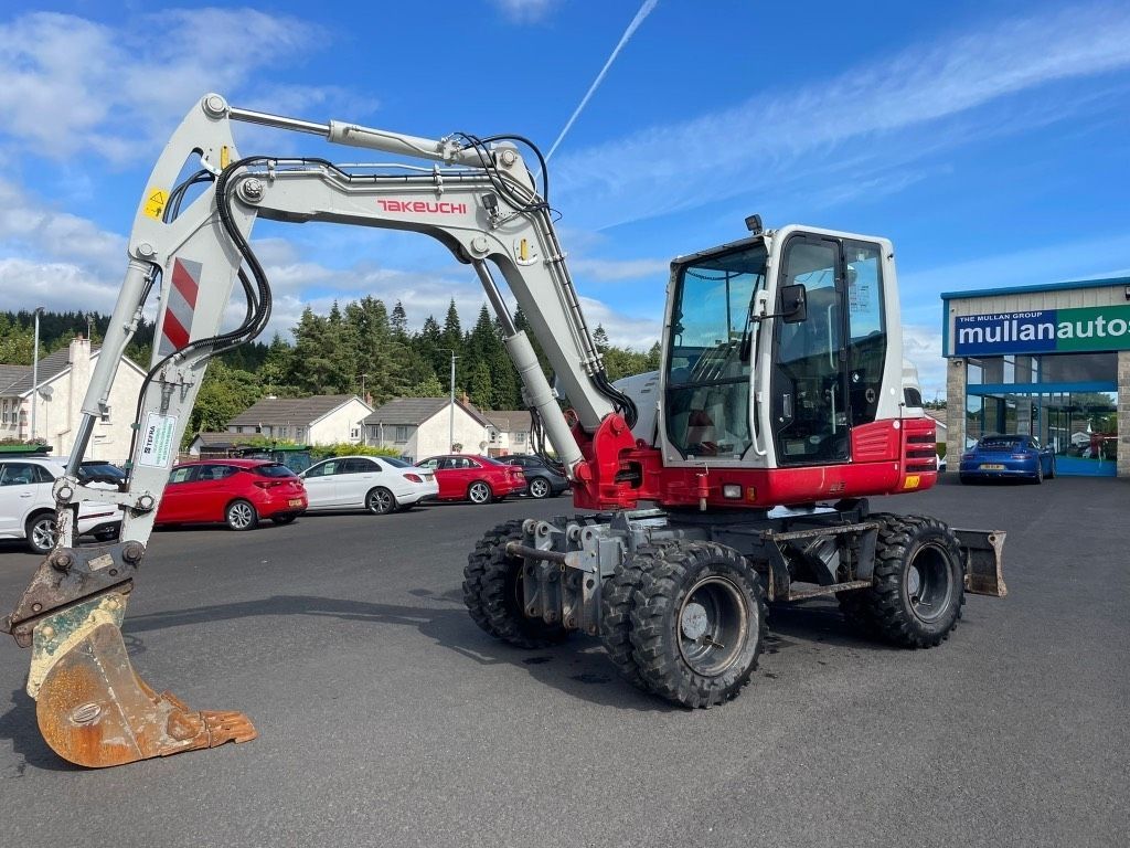 E-FARM: Takeuchi tb295w - Pelleteuse sur roue - id FJ4CHCC - 56 938 € - Année: 2017 - Royaume-Uni