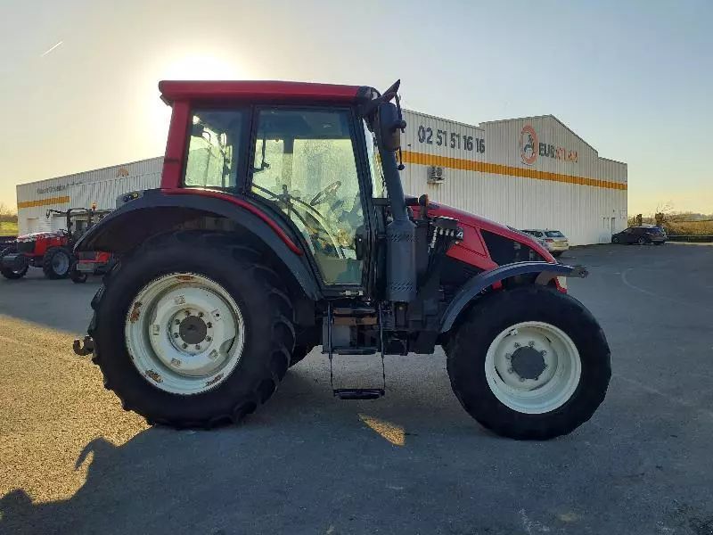 E-FARM: Valtra N103 - Tractor - id QRVEKJW - 35.000 € - Año: 2016 - Horas: 4.500,Potencia del motor: 100,Francia