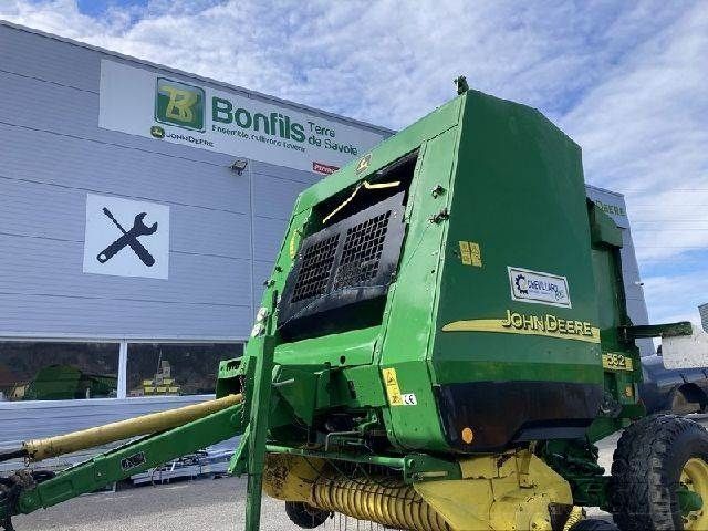 E-FARM: John Deere 582 - Baler - id JHLUB1D - €7,700 - Year of construction: 2005 - France